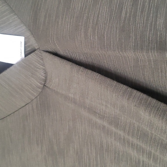 Old Navy Luxe Yoke Front Pleat Tee - Picture 4 of 6